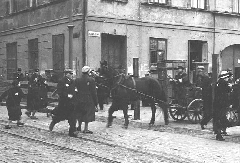 A street in the Łódź ghetto in 1940