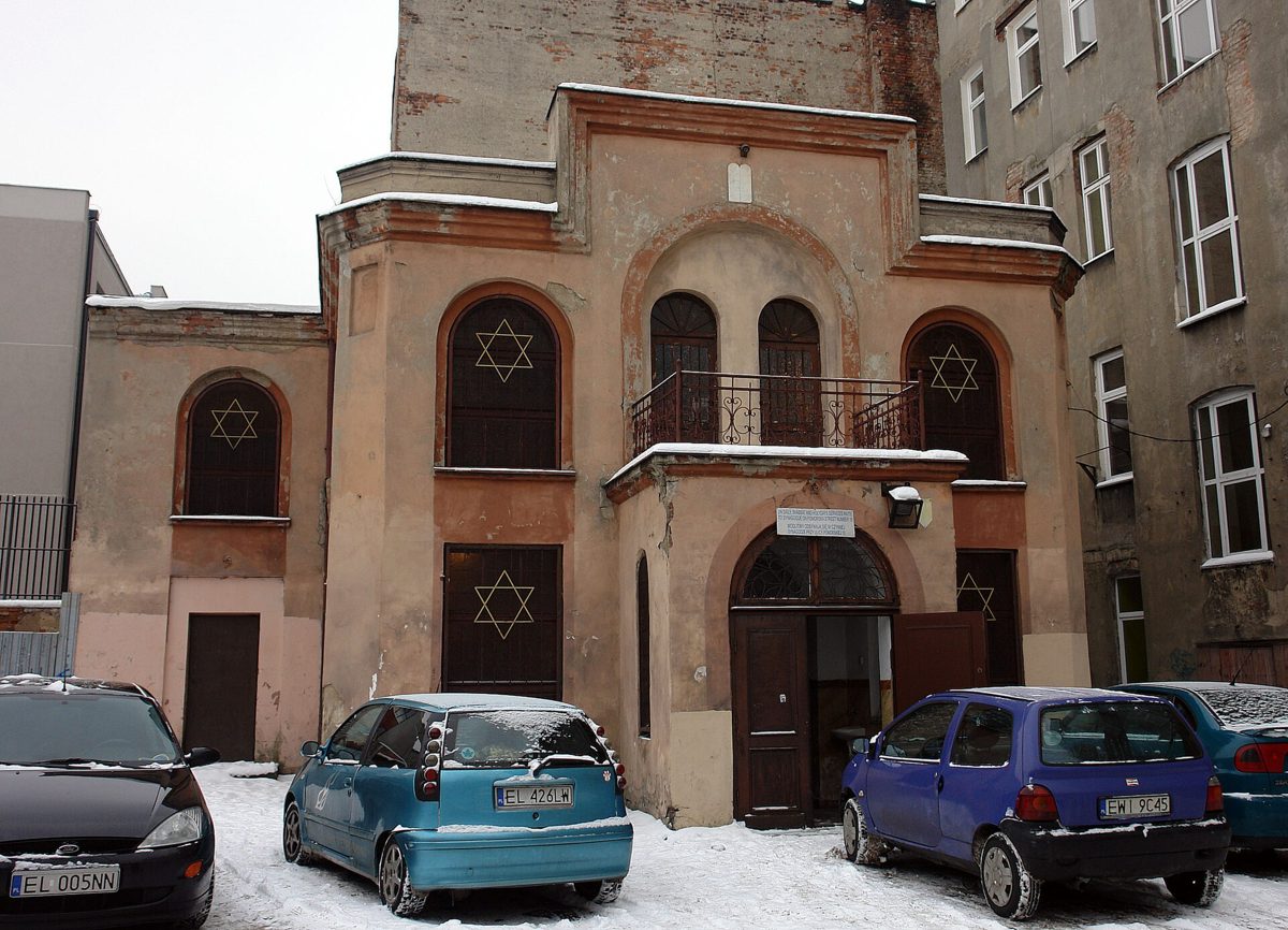 The Reicher Synagogue in Łódź, a two-storey building in a courtyard